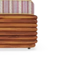 Close-up on the parallel wooden slats of the Paros base, highlighting the organic feel of the premium iroko.