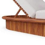 Close-up on the Sóller base, focusing on the rhythmic pattern of the wooden slats and the organic feel of the iroko.