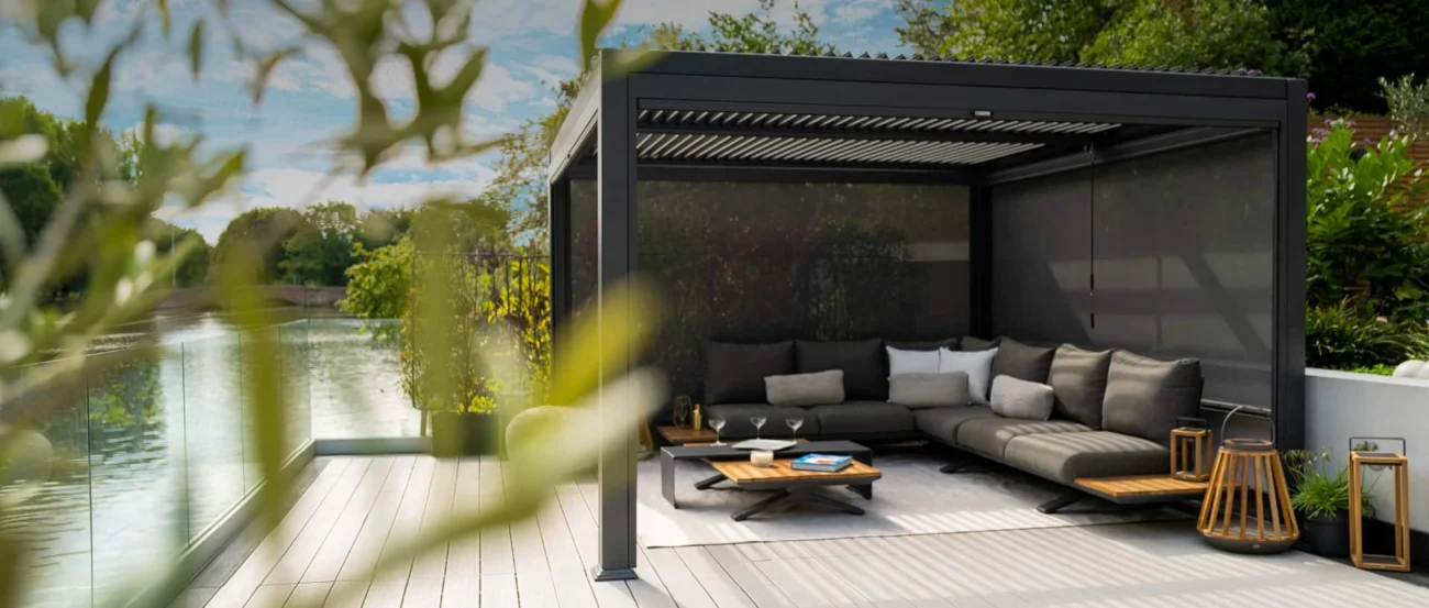 Luxury summer home terrace featuring architectural pergolas and sunshades with elegant shaded outdoor seating, blending Mediterranean-inspired design, contemporary rooftop solutions, and integrated greenery for refined climate-responsive outdoor living.