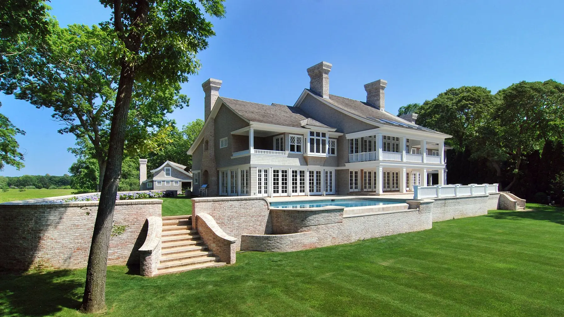 Vacation Homes: Beyoncé & Jay-Z – Modern Estate in The Hamptons
