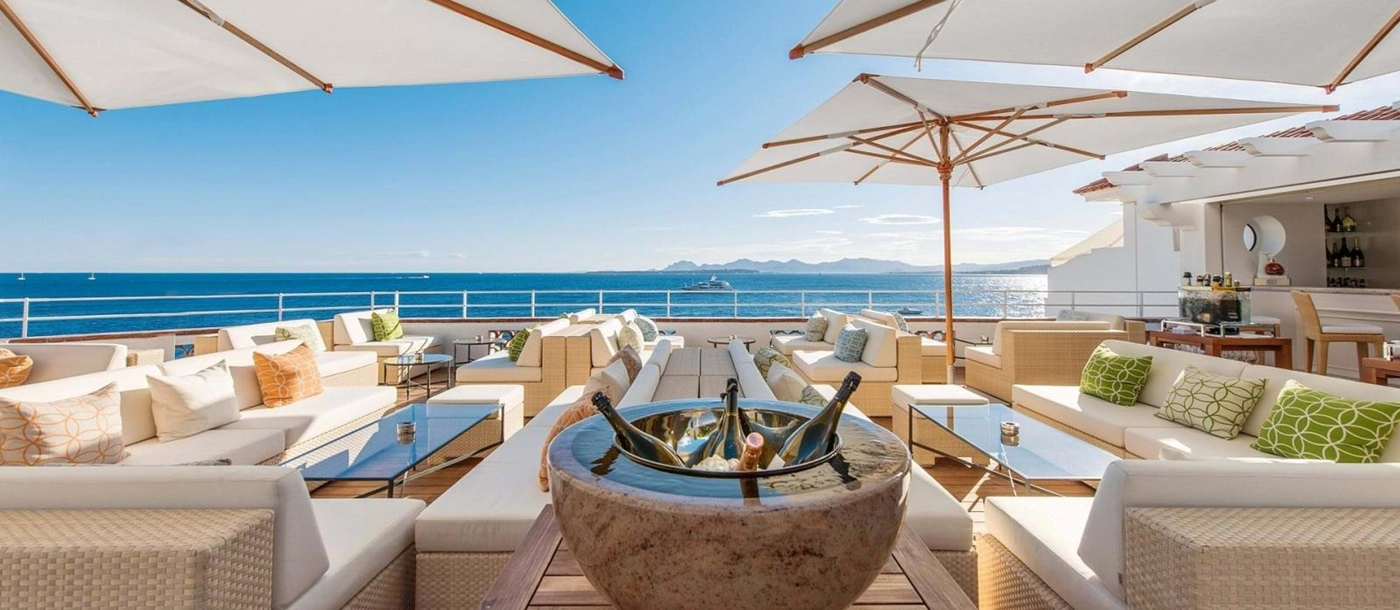 luxury hospitality terrace hotel du cap-eden-roc