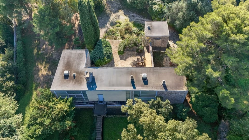 Villa de Mandrot at the Hilltop 