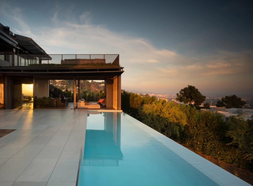 Olson Kundig: luxury poolside