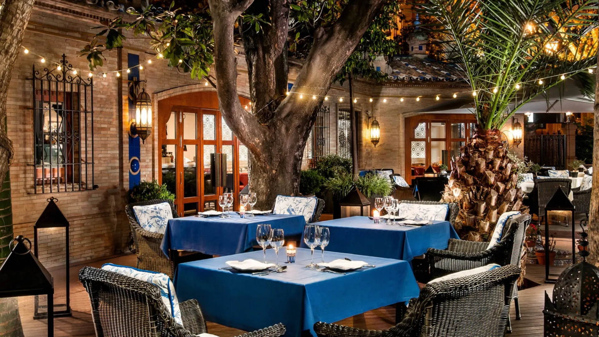 Elegant courtyard restaurants in Spain featuring beautiful outdoor dining patios and alfresco dining spaces surrounded by historic architecture, fountains, and Mediterranean gardens.