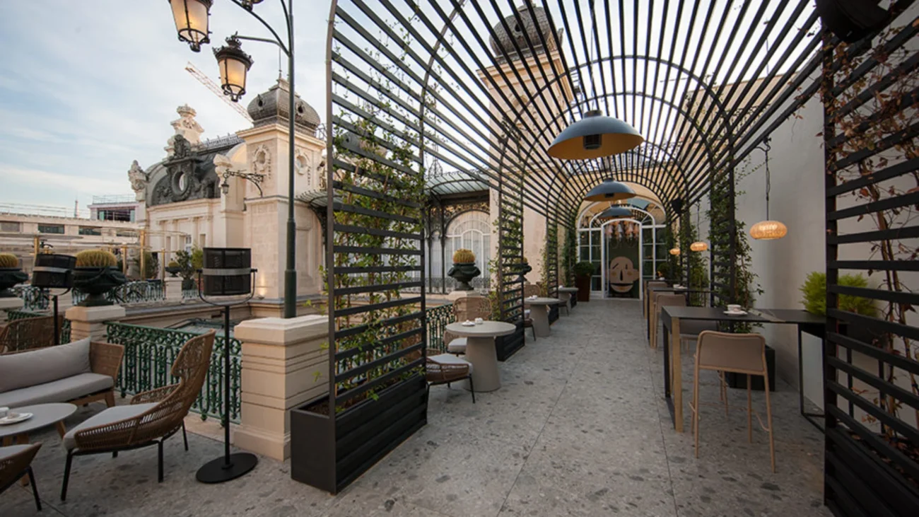 Elegant courtyard restaurants in Spain featuring beautiful outdoor dining patios and alfresco dining spaces surrounded by historic architecture, fountains, and Mediterranean gardens.
