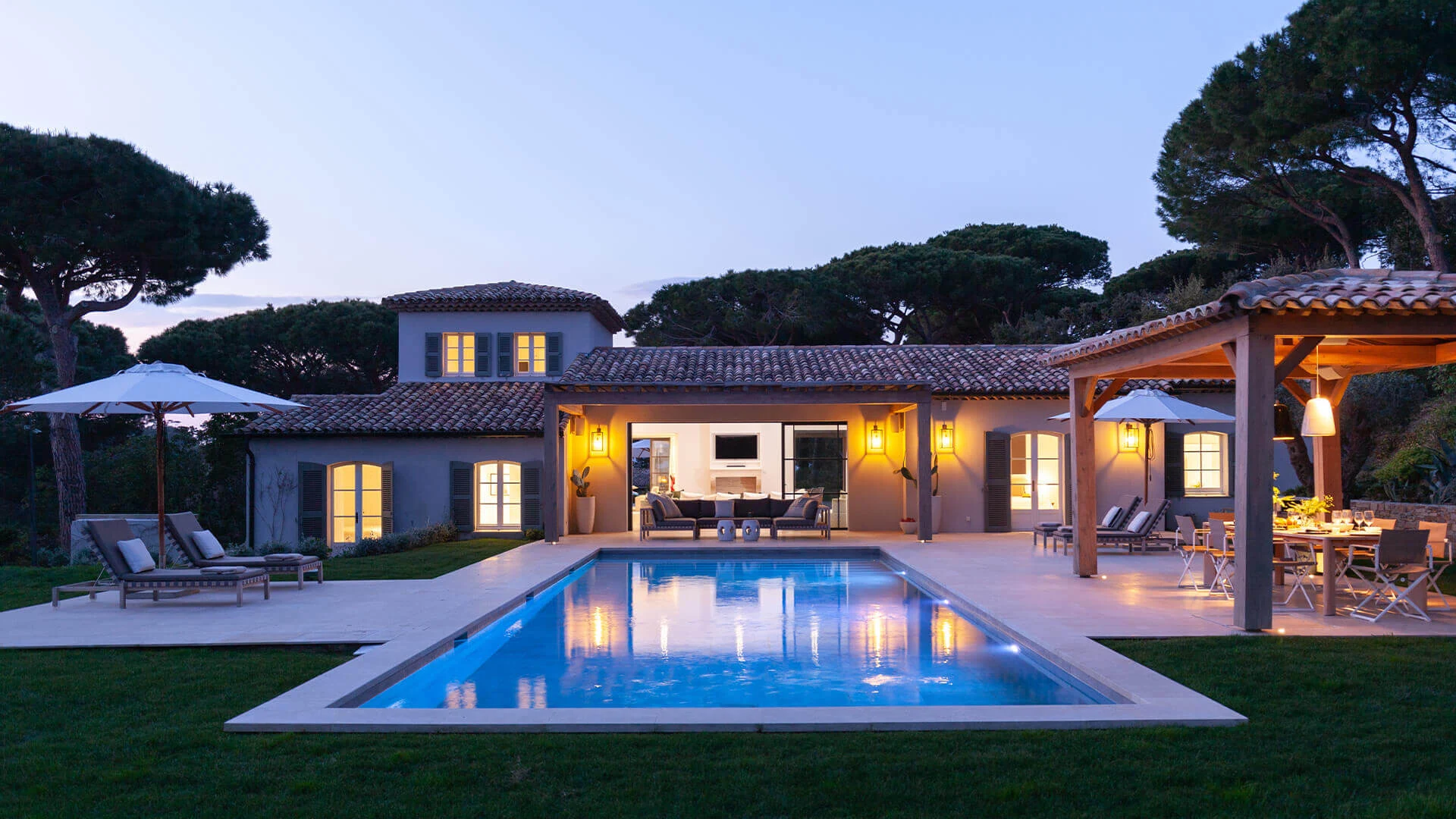 Saint-Tropez’s Luxury Villas: ligthing