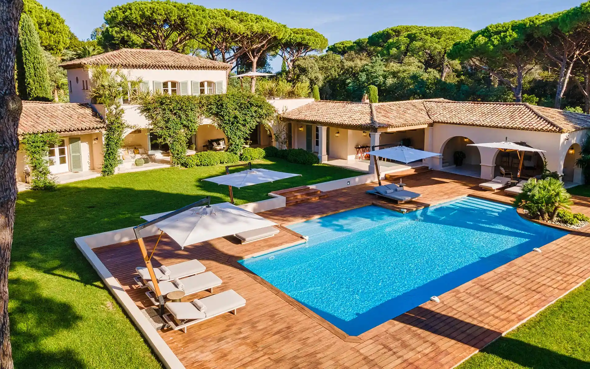 Saint-Tropez’s Luxury Villas: luxury lounge