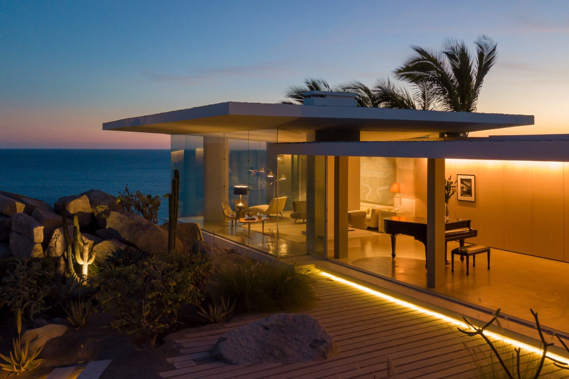 Casa Finisterra, a luxury coastal villa in Cabo São Lucas.