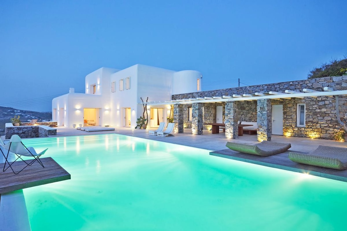 Sea front villa in Mykonos.