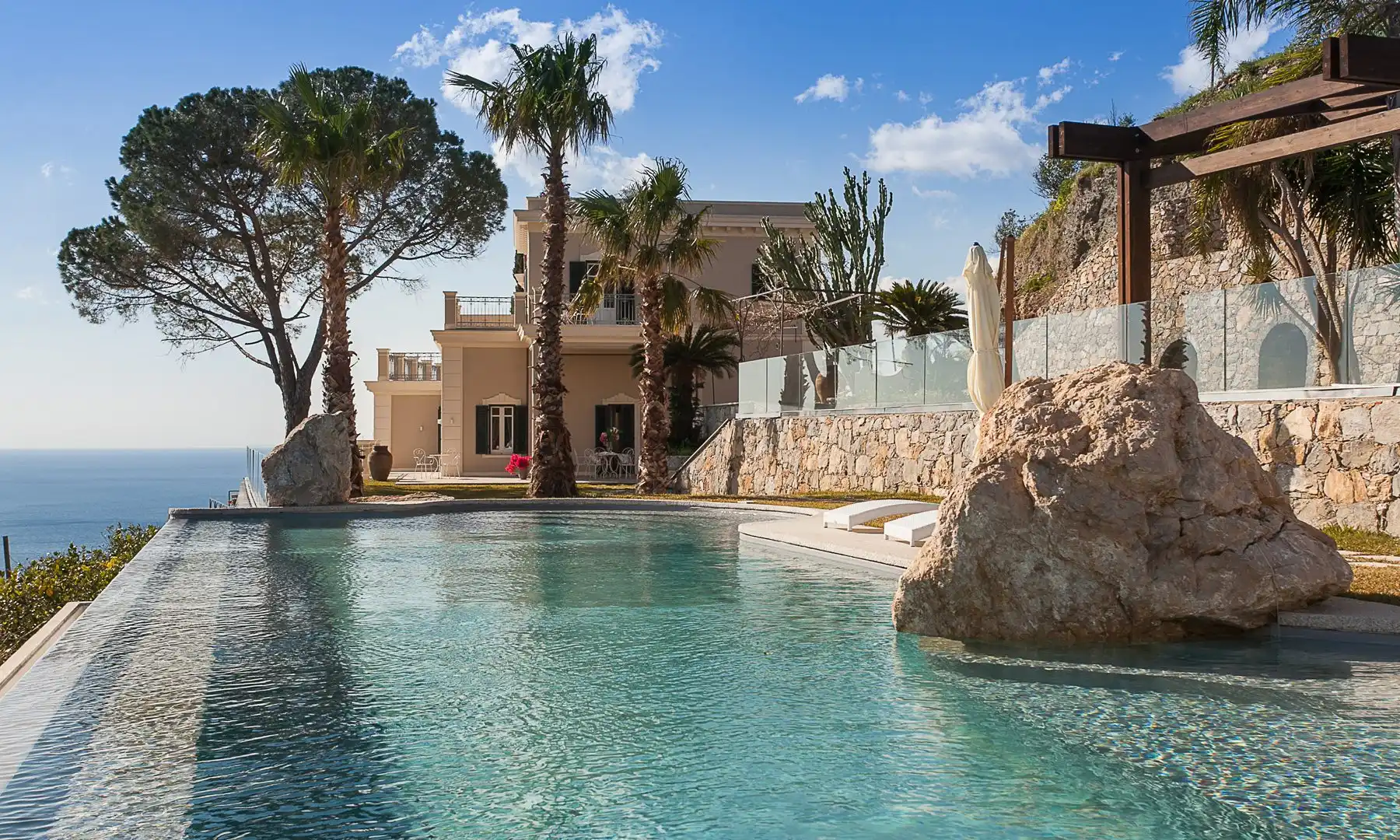 An upscale contemporary outdoor layout perfectly illustrating the prestige of Seaside Architecture Value.