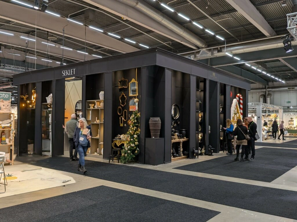Seklet dark architectural exhibition booth featuring ornate mirrors and interior decor at Formex.